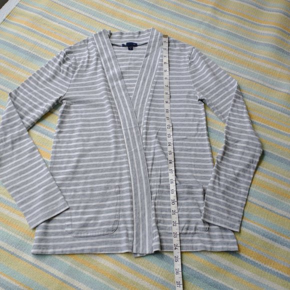 ⭐ GAP gray/white striped knit cardi Small - Picture 6 of 10